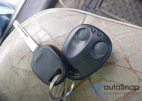 1996 Saab 900 Se z USA, uszkodzony, nr VIN YS3DF78V3T7001155